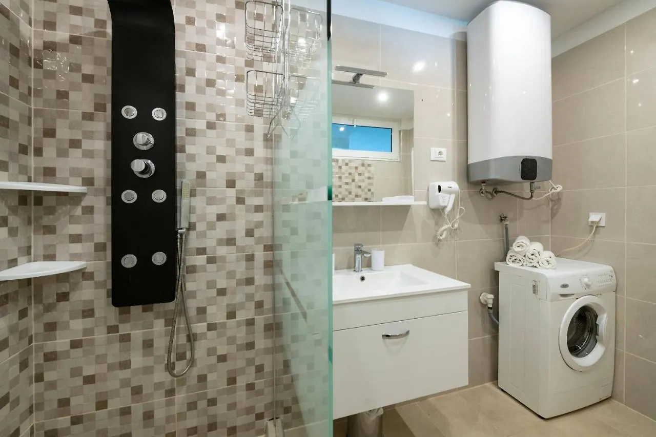 Apartments Donatella Пьешчана-Увала 0*,