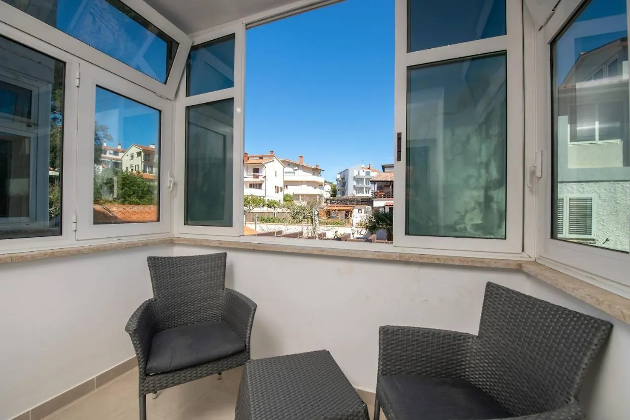 Apartments Donatella Pjescana Uvala 0*,  Croatia