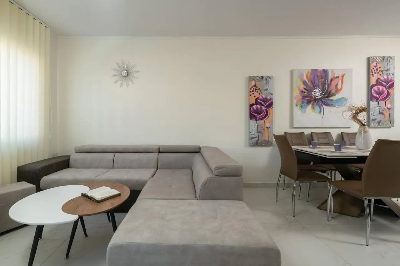 Apartments Donatella Pjescana Uvala Croatia