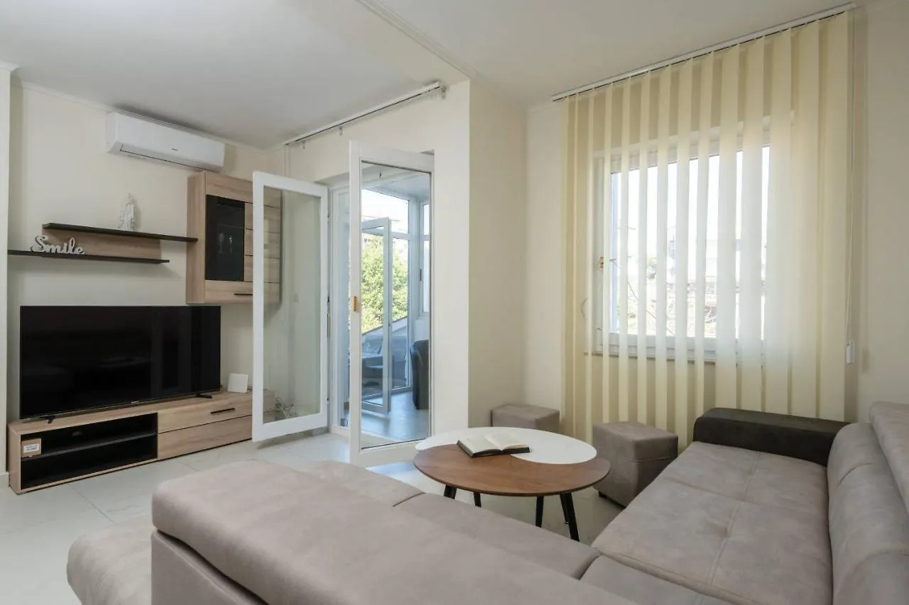 Apartments Donatella Pjescana Uvala 0*,
