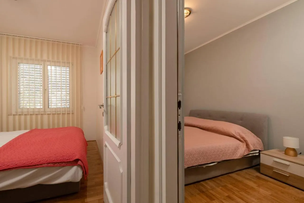 Apartments Donatella Pjescana Uvala 0*,